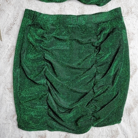✨️CL SheIn Green Sparkle Ruched Short Sleeve Top Fitted Skirt Set Size 1XL - Picture 3 of 10